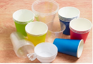 Gelas plastik warna warni