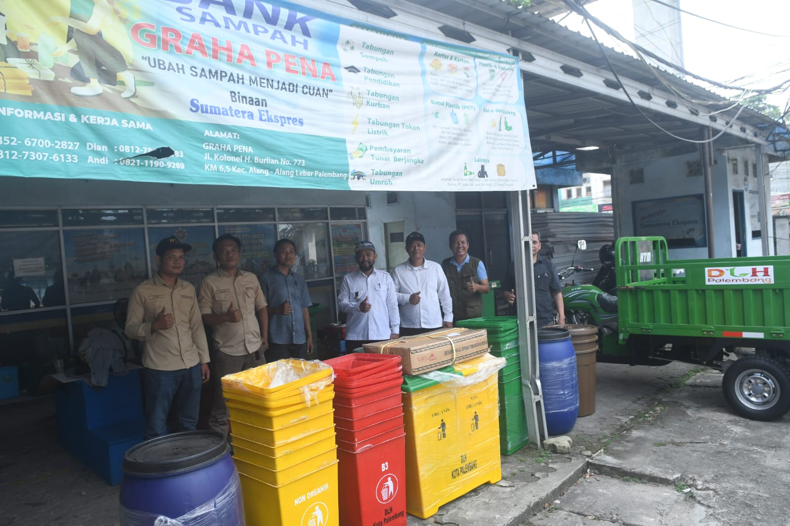 Bantuan Sarpras Diserahterimakan dari DLH Palembang kepada Bank Sampah Graha Pena